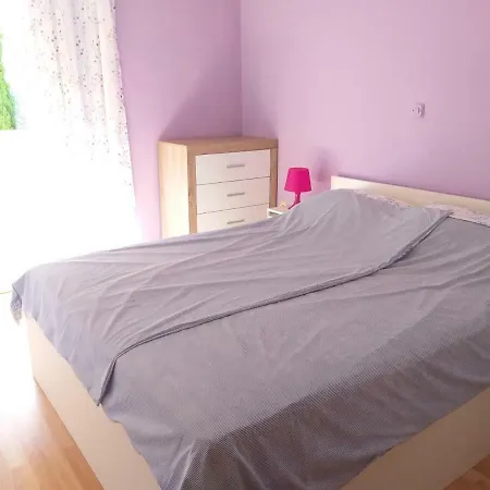 Apartman Ema *