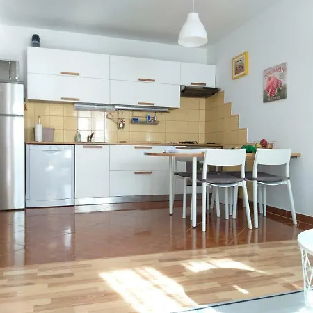 Apartman Ema *